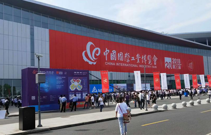 鴻寶電源亮相工博會， 智能無觸點穩(wěn)壓方案吸引四方客戶